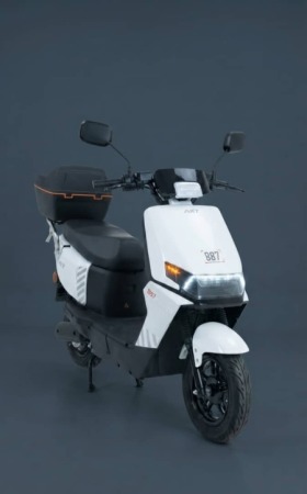 AKT 1500W 电动摩托车 – 72V 26Ah 天能石墨烯电池