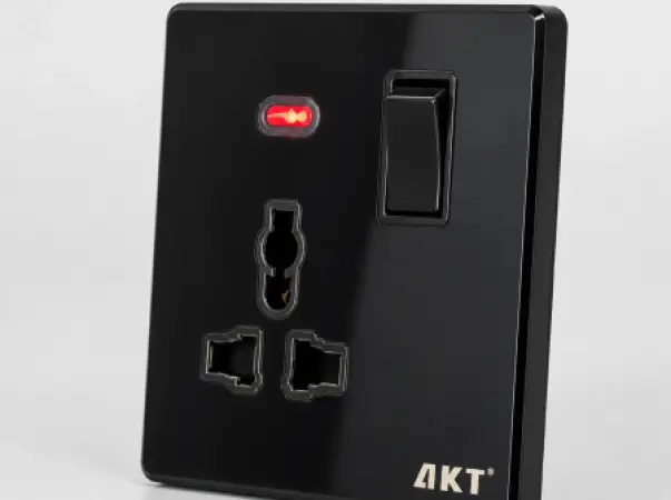 AKT 多功能带氖灯开关插座 – 黑色