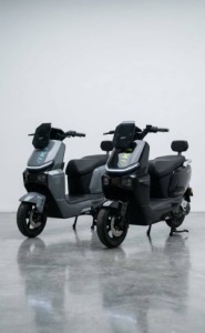 AKT S90 2000W Electric Scooter – 72V 26Ah Graphene Battery