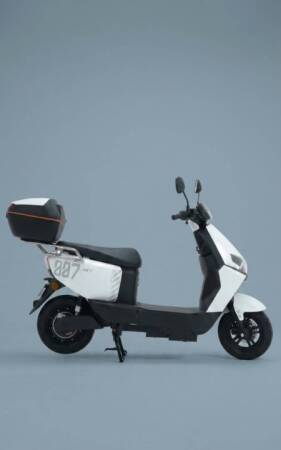 AKT 1500W Electric Scooter – 72V 26Ah Graphene Battery
