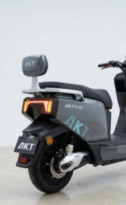 Scooter électrique AKT S90 2000W – Batterie au graphène 72V 26Ah