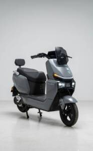 Scooter électrique AKT S90 2000W – Batterie au graphène 72V 26Ah