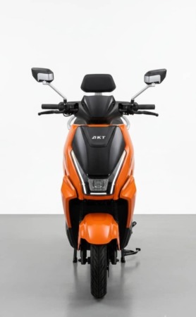 AKT RUN STABLE 2000W Electric Scooter – 72V 26Ah Graphene Battery